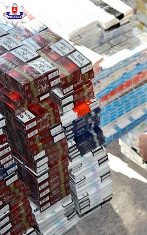 [VIDEO] Policjanci zabezpieczyli prawie ćwierć miliona nielegalnych papierosów
