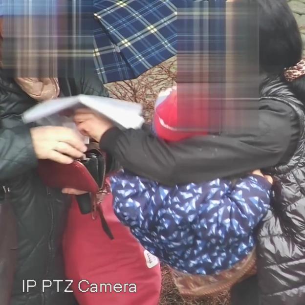 [VIDEO] Okradła pomagającą jej kobietę