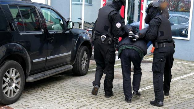 Fikcyjne faktury VAT na 160 mln. Zatrzymani biznesmeni z Wólki Kosowskiej 11.06.2018