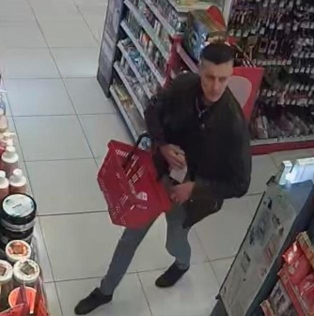 [VIDEO] Czy rozpoznajesz rabusia? Lubi ładnie pachnieć